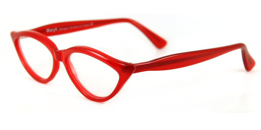 Amelie Ready for Red side view